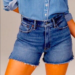 Abercrombie Curve Love 4” Mom Short